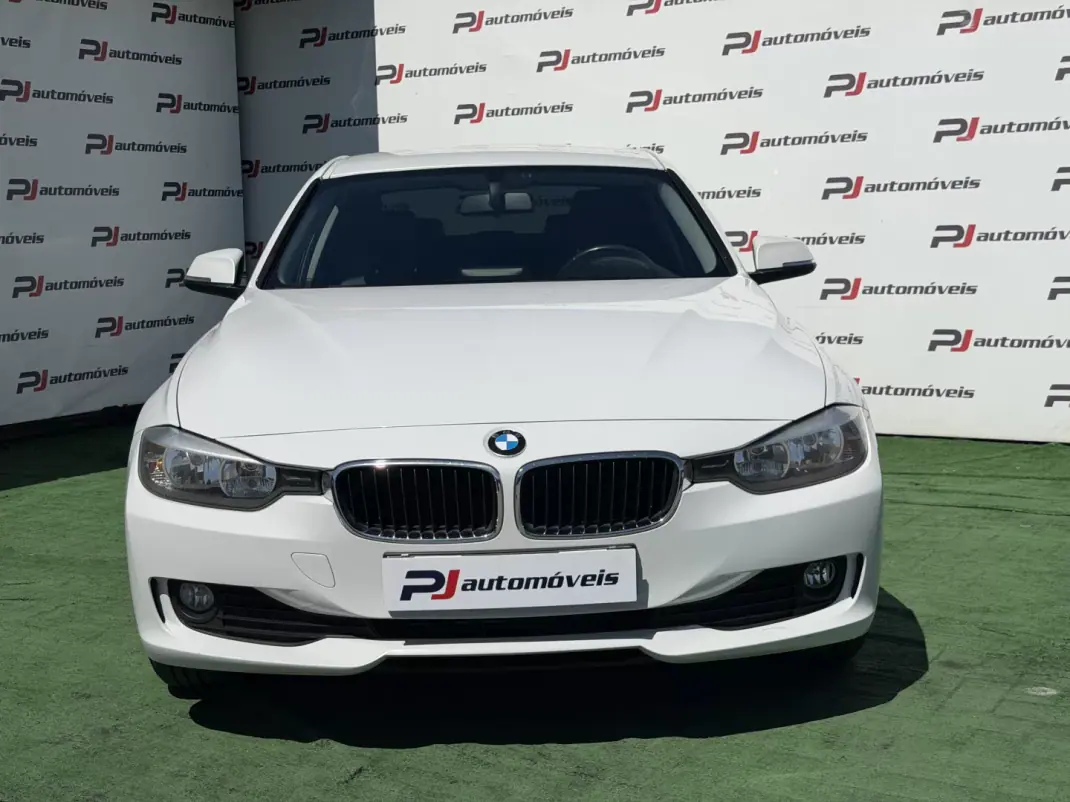 BMW 318 2013 - 13500 EUR, 239000 km - AUTO.MOTO.pt - 239000km - foto 3 de 22