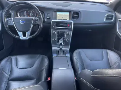 Volvo V60 2015 - 14990 EUR, 184500 km - AUTO.MOTO.pt - 184500km - foto 9 de 21