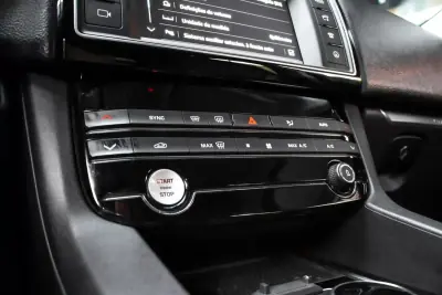 Jaguar F-Pace 2018 - 22990 EUR, 155156 km - 155156km - foto 20 de 48