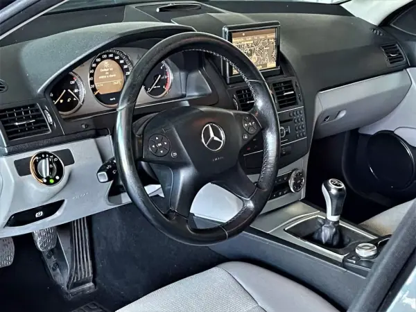 Mercedes-Benz C 220 2008 - 13990 EUR, 231000 km - AUTO.MOTO.pt - 231000km - foto 23 de 42
