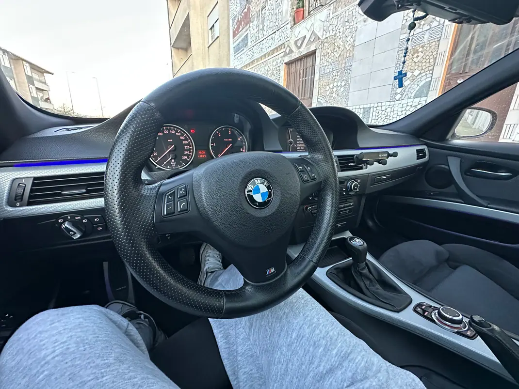 BMW 320 2012 - 12750 EUR, 259000 km - AUTO.MOTO.pt - 259000km - foto 7 de 19