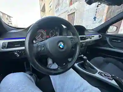 BMW 320 2012 - 12750 EUR, 259000 km - AUTO.MOTO.pt - 259000km - foto 7 de 19