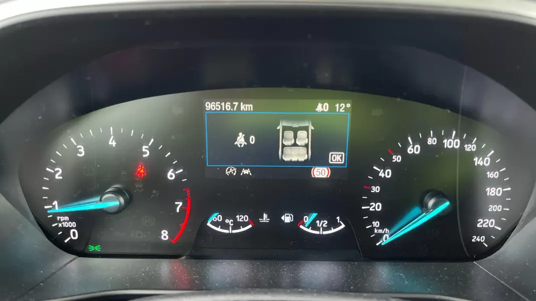 Ford Focus SW 2018 - 11999 EUR, 96051 km - AUTO.MOTO.pt - 96051km - foto 18 de 21