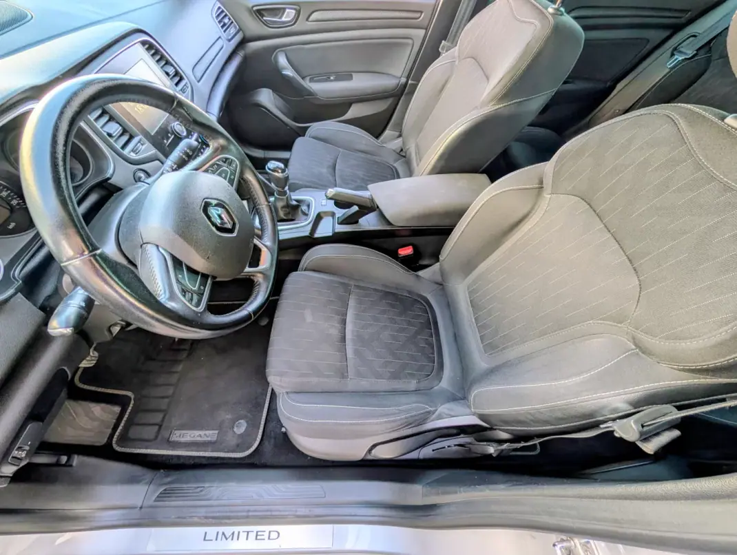 Renault Mégane Sport Tourer 2019 - 9500 EUR, 206229 km - 206229km - foto 15 de 21