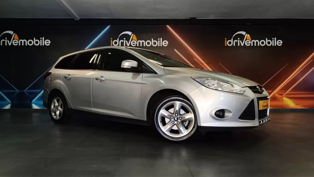 Ford Focus SW 2012 - 7000 EUR, 219147 km - AUTO.MOTO.pt - 219147km - foto 13 de 40