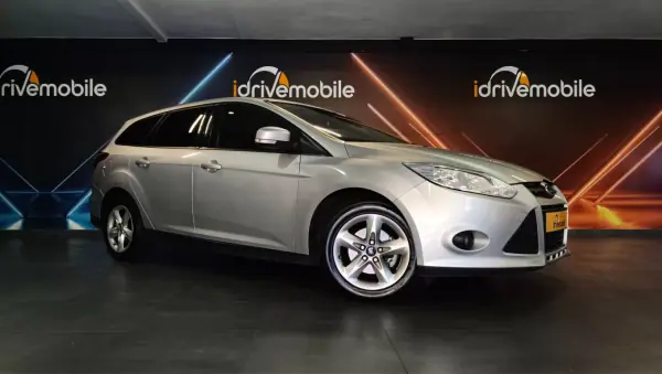 Ford Focus SW 2012 - 7000 EUR, 219147 km - AUTO.MOTO.pt - 219147km - foto 13 de 40