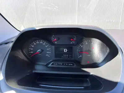 Peugeot 2019 - 12300 EUR, 92000 km - AUTO.MOTO.pt - 92000km - foto 10 de 19