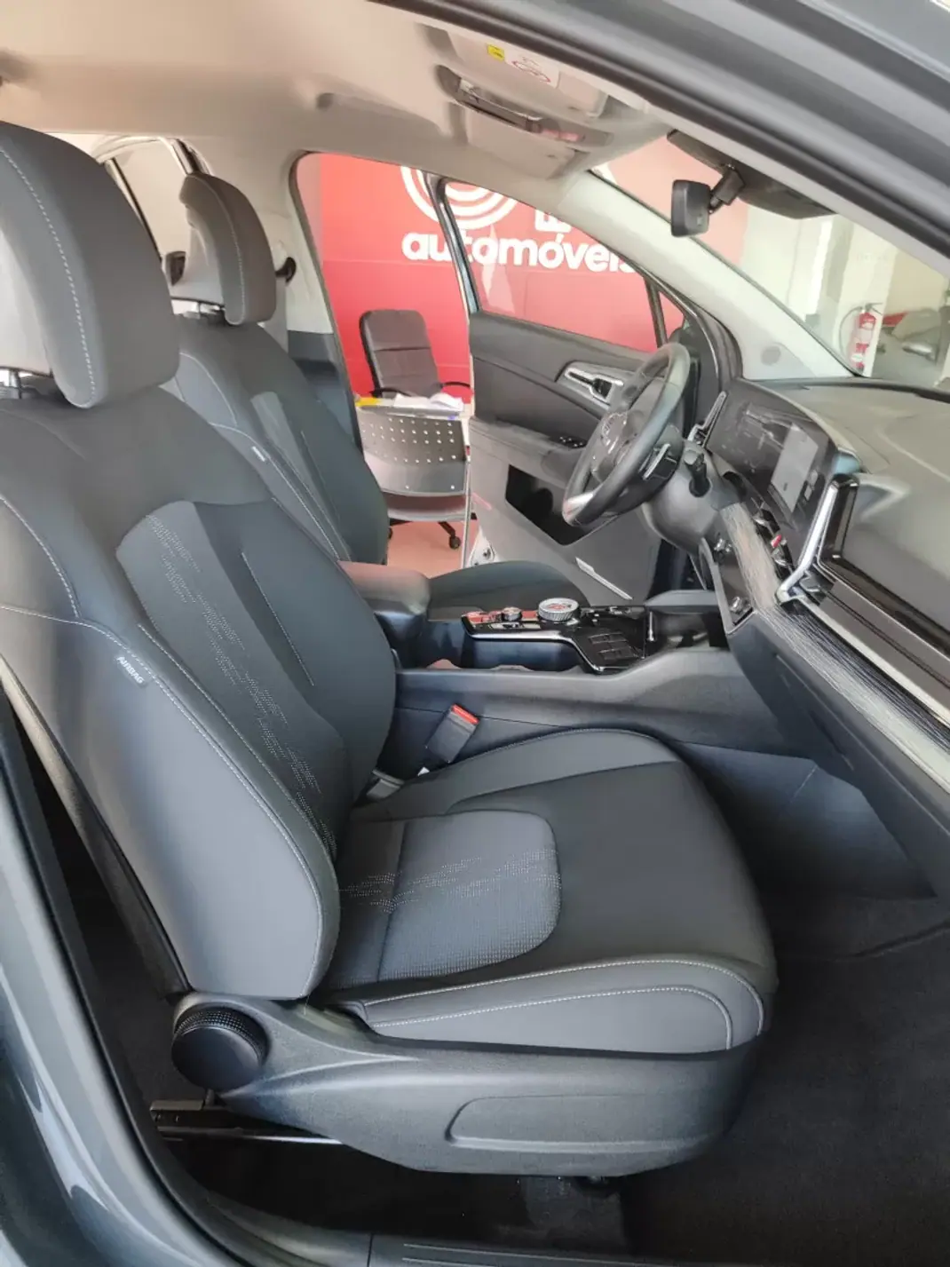 Kia Sportage 2024 - 32750 EUR, 16000 km - 16000km - foto 18 de 39