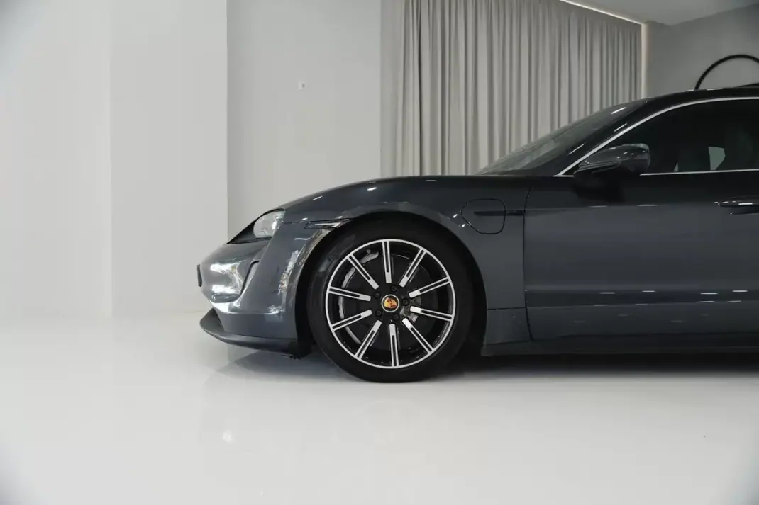 Porsche Taycan 2020 - 59950 EUR, 87282 km - 87282km - foto 11 de 46