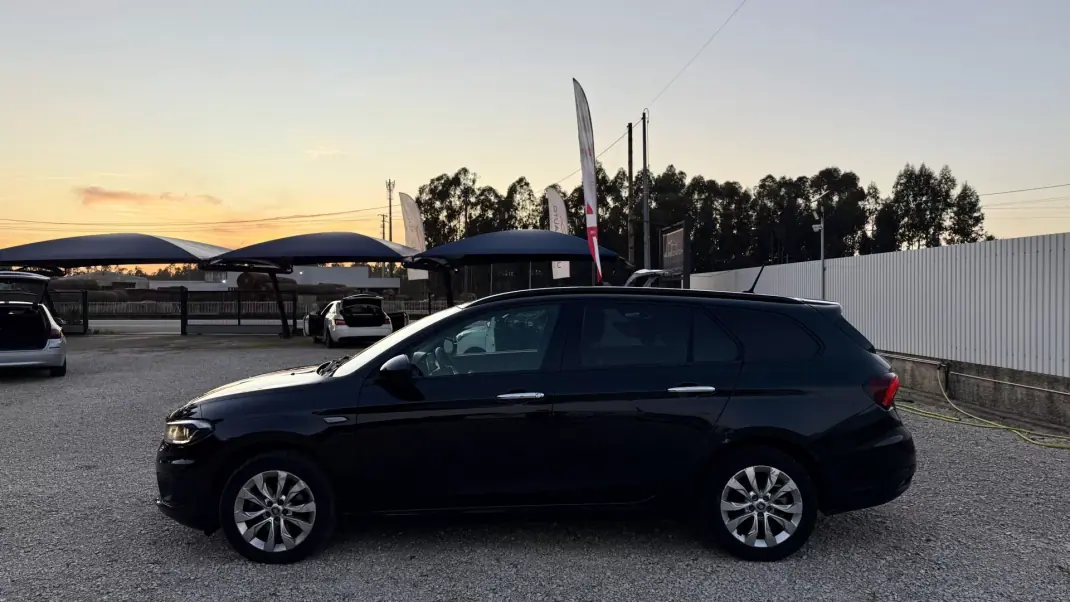 Fiat Tipo Station Wagon 2019 - 12900 EUR, 137000 km - AUTO.MOTO.pt - 137000km - foto 6 de 43