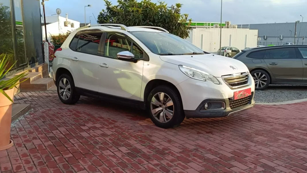 Peugeot 2008 2015 - 12990 EUR, 154000 km - AUTO.MOTO.pt - 154000km - foto 27 de 37