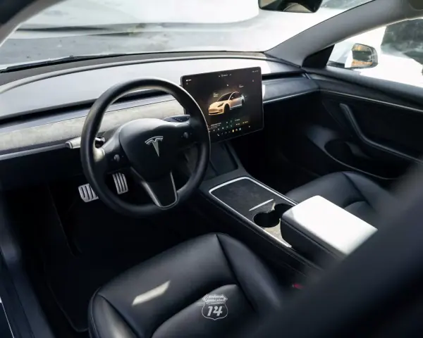 Tesla Model 3 2022 - 32990 EUR, 121900 km - AUTO.MOTO.pt - 121900km - foto 7 de 36
