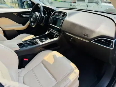 Jaguar F-Pace 2017 - 24999 EUR, 78000 km - AUTO.MOTO.pt - 78000km - foto 21 de 32