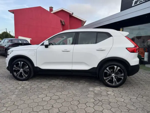 Volvo XC 40 2021 - 24500 EUR, 121000 km - AUTO.MOTO.pt - 121000km - foto 4 de 42