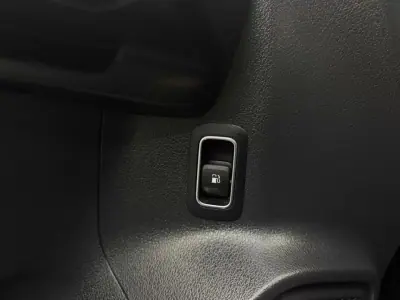 Mercedes-Benz GLA 250 2022 - 34000 EUR, 106000 km - AUTO.MOTO.pt - 106000km - foto 30 de 34