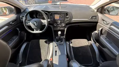 Renault Mégane 2016 - 8990 EUR, 208000 km - AUTO.MOTO.pt - 208000km - foto 22 de 27