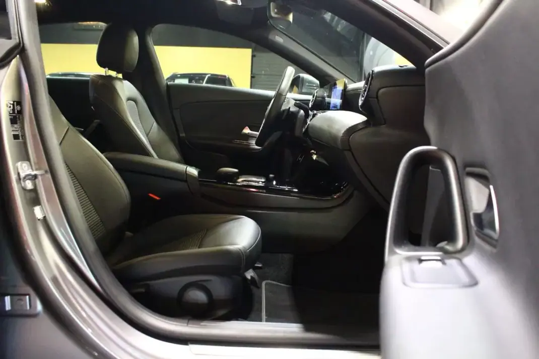 Mercedes-Benz CLA 250 2022 - 28900 EUR, 99000 km - AUTO.MOTO.pt - 99000km - foto 13 de 32