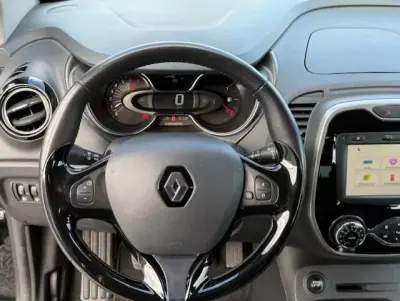 Renault Captur 2017 - 12500 EUR, 112400 km - AUTO.MOTO.pt - 112400km - foto 16 de 27