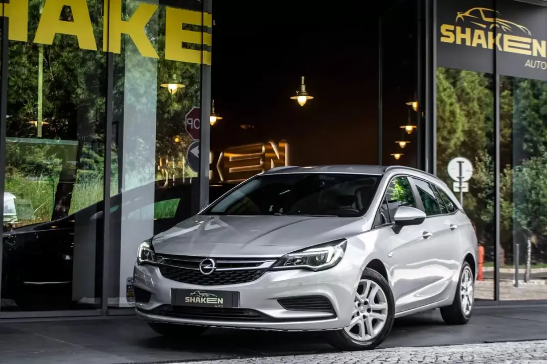 Opel Astra Sports Tourer 2018 - 9900 EUR, 225626 km - AUTO.MOTO.pt - 225626km - foto 1 de 34