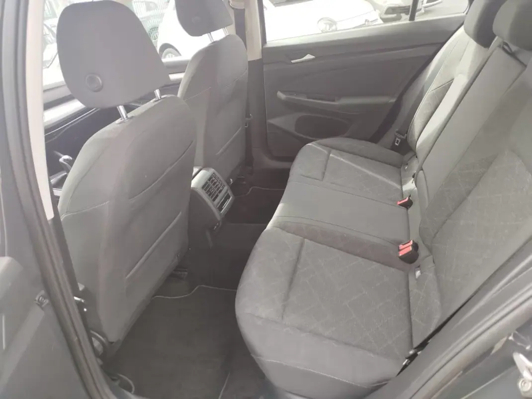 Volkswagen Golf Variant 2022 - 22750 EUR, 105987 km - AUTO.MOTO.pt - 105987km - foto 13 de 20