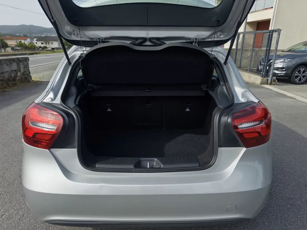 Mercedes-Benz A 180 2017 - 15990 EUR, 155000 km - AUTO.MOTO.pt - 155000km - foto 28 de 34