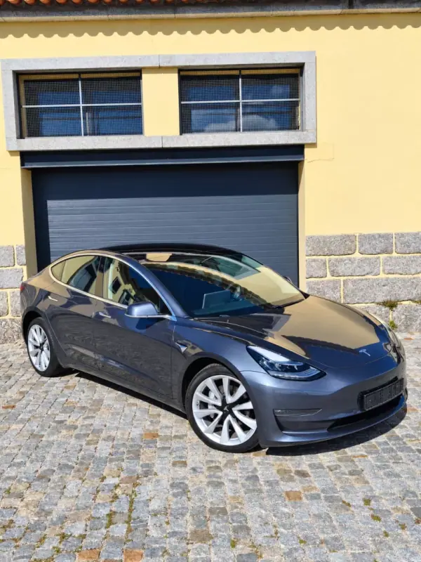 Tesla Model 3 2019 — foto 2 de 19