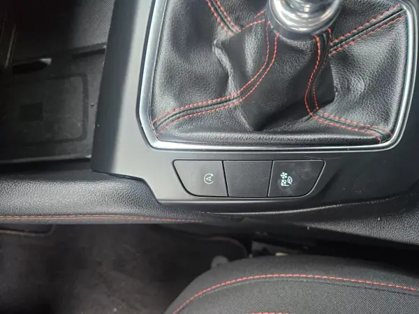 Ford Kuga 2022 - 17800 EUR, 129800 km - AUTO.MOTO.pt - 129800km - foto 48 de 49