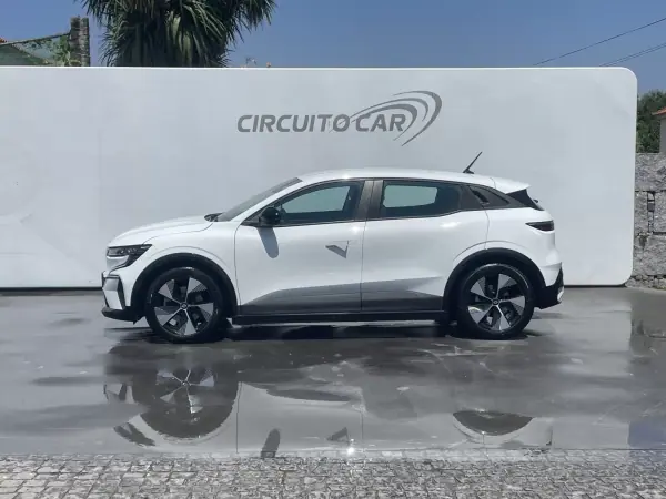 Renault Mégane E-Tech 2022 - 23900 EUR, 75483 km - AUTO.MOTO.pt - 75483km - foto 2 de 30