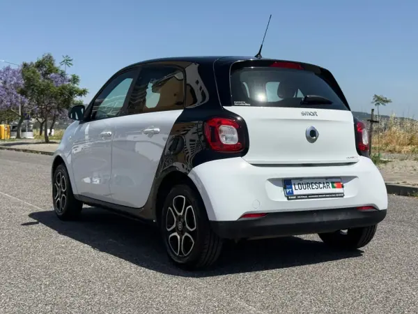 Smart ForFour 2016 - 11995 EUR, 84000 km - AUTO.MOTO.pt - 84000km - foto 32 de 42