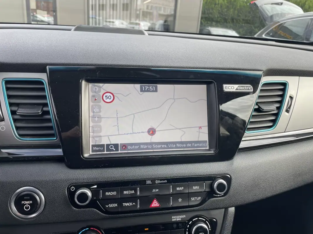 Kia e-Niro 2019 - 19995 EUR, 77841 km - AUTO.MOTO.pt - 77841km - foto 25 de 47