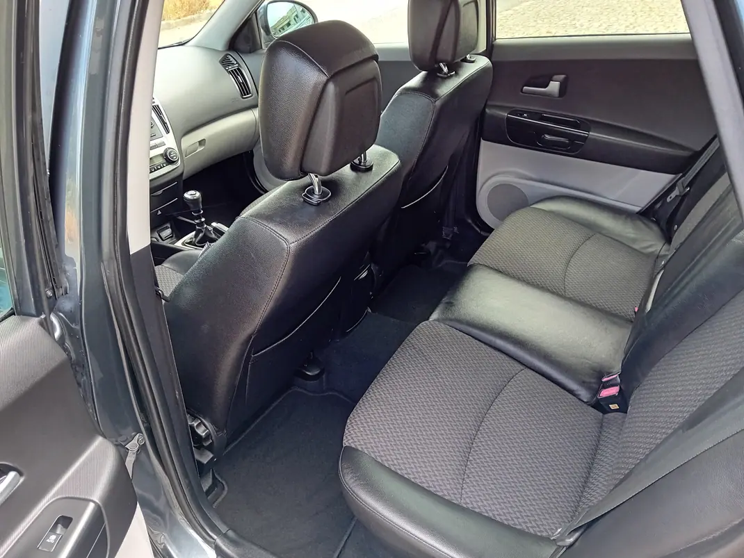 Kia Ceed SW 2009 - 5750 EUR, 130000 km - AUTO.MOTO.pt - 130000km - foto 11 de 12