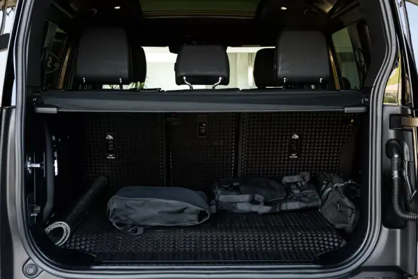 Land Rover Defender 2025 - 104900 EUR, 13995 km - AUTO.MOTO.pt - 13995km - foto 14 de 49