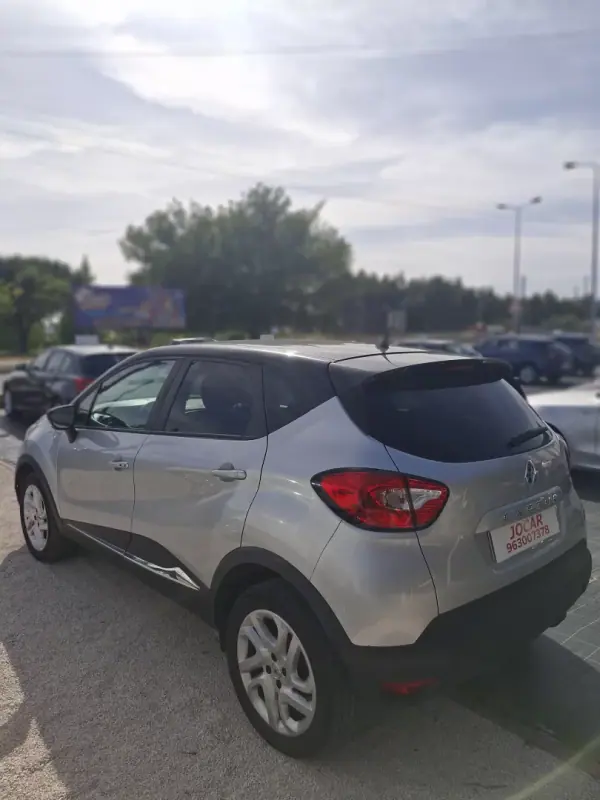 Renault Captur 2017 - 13950 EUR, 119123 km - AUTO.MOTO.pt - 119123km - foto 9 de 14