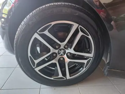 Peugeot 308 2016 - 9999 EUR, 145000 km - AUTO.MOTO.pt - 145000km - foto 7 de 18
