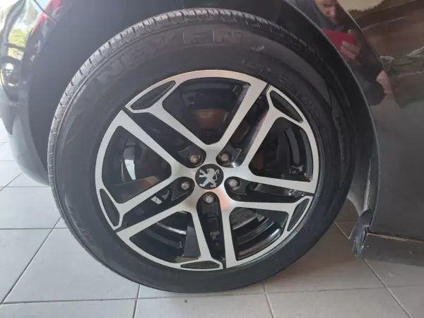 Peugeot 308 2016 - 9999 EUR, 145000 km - AUTO.MOTO.pt - 145000km - foto 7 de 18