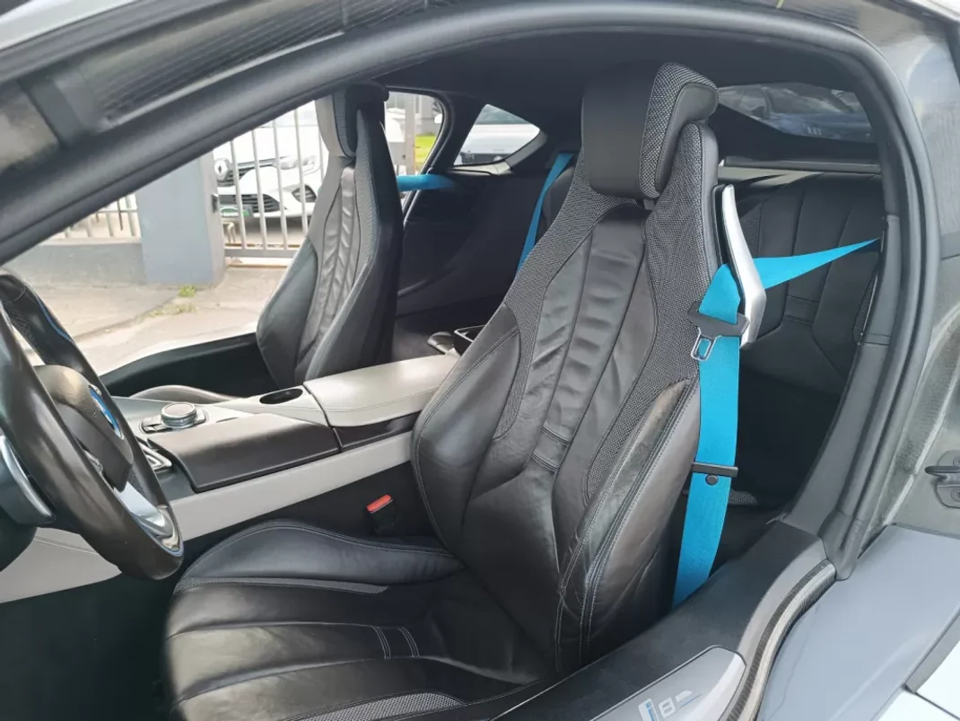 BMW i8 2016 - 71000 EUR, 140000 km - AUTO.MOTO.pt - 140000km - foto 20 de 25