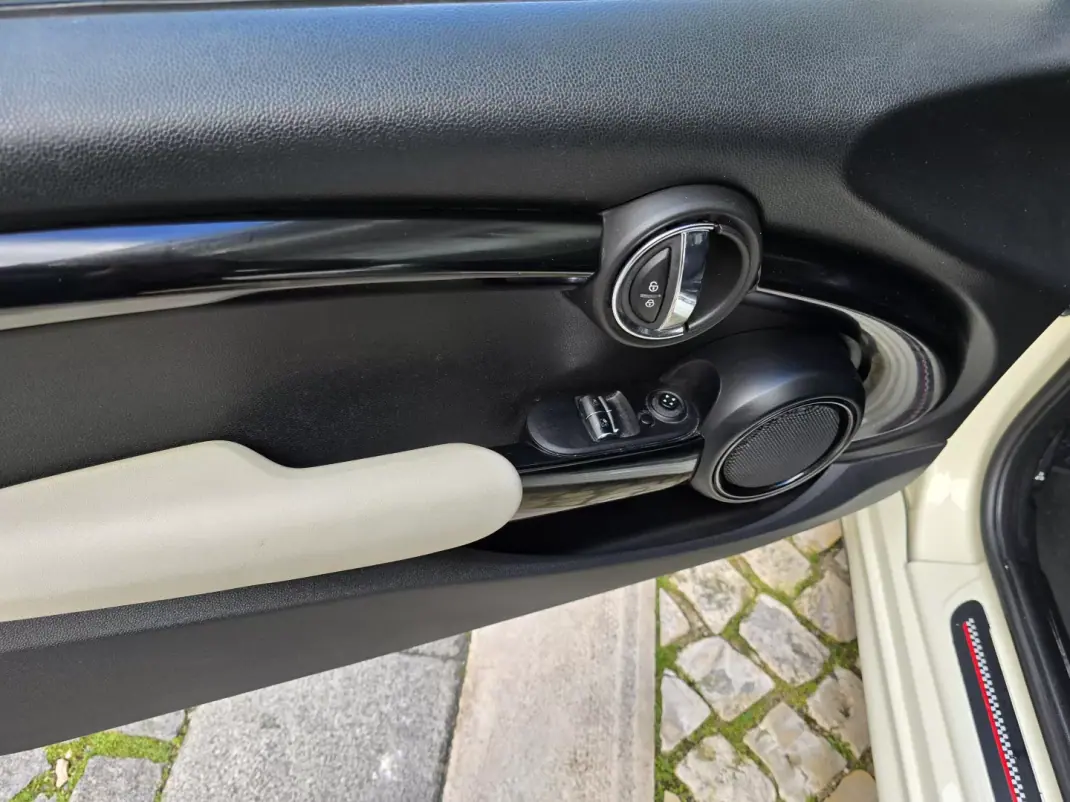 MINI Cooper 2017 - 14999 EUR, 166333 km - AUTO.MOTO.pt - 166333km - foto 9 de 24