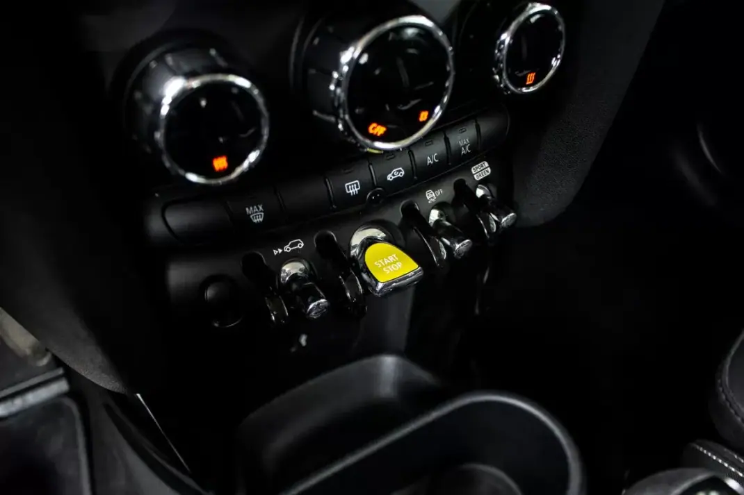 MINI 3 Portas 2021 - 17980 EUR, 78086 km - AUTO.MOTO.pt - 78086km - foto 19 de 34