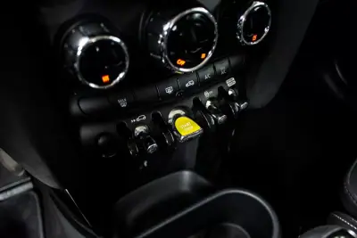 MINI 3 Portas 2021 - 17980 EUR, 78086 km - AUTO.MOTO.pt - 78086km - foto 19 de 34