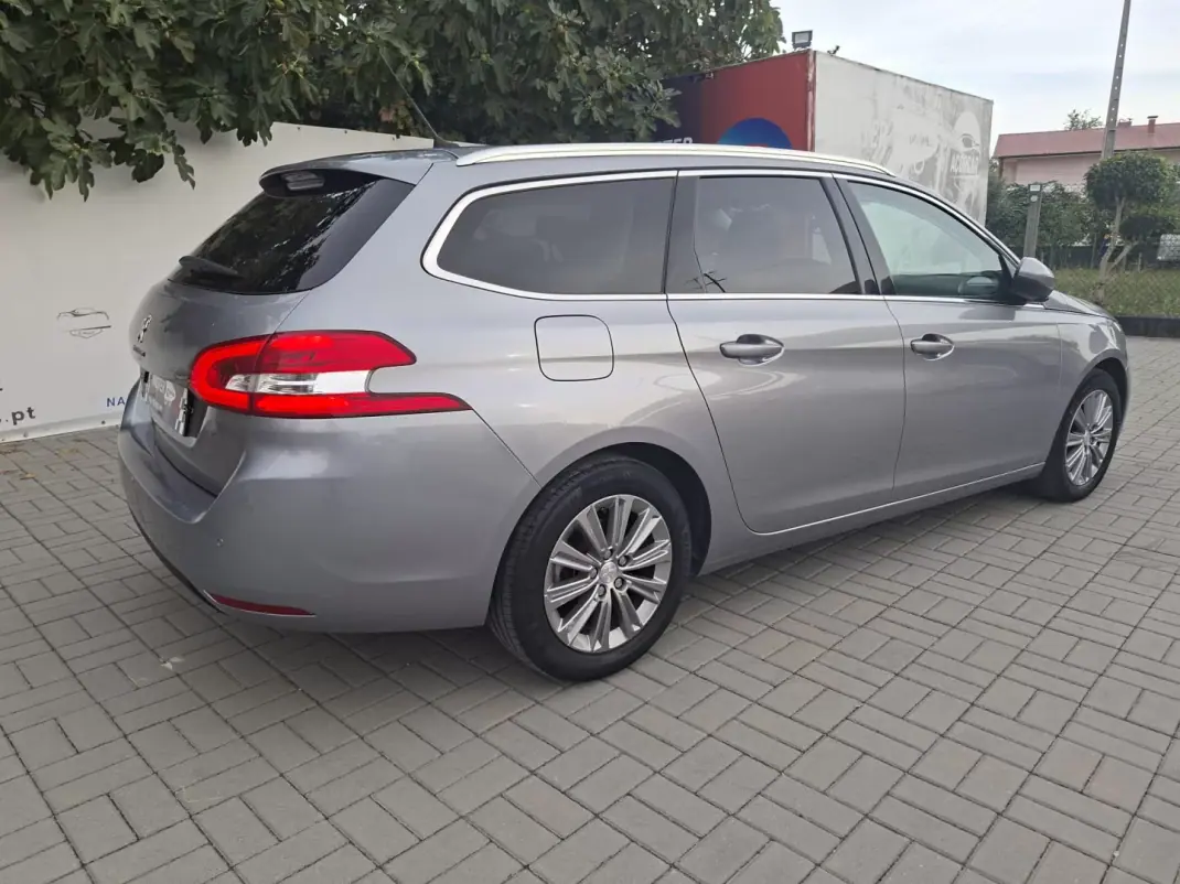 Peugeot 308 SW 2021 - 13490 EUR, 46850 km - 46850km - foto 26 de 28