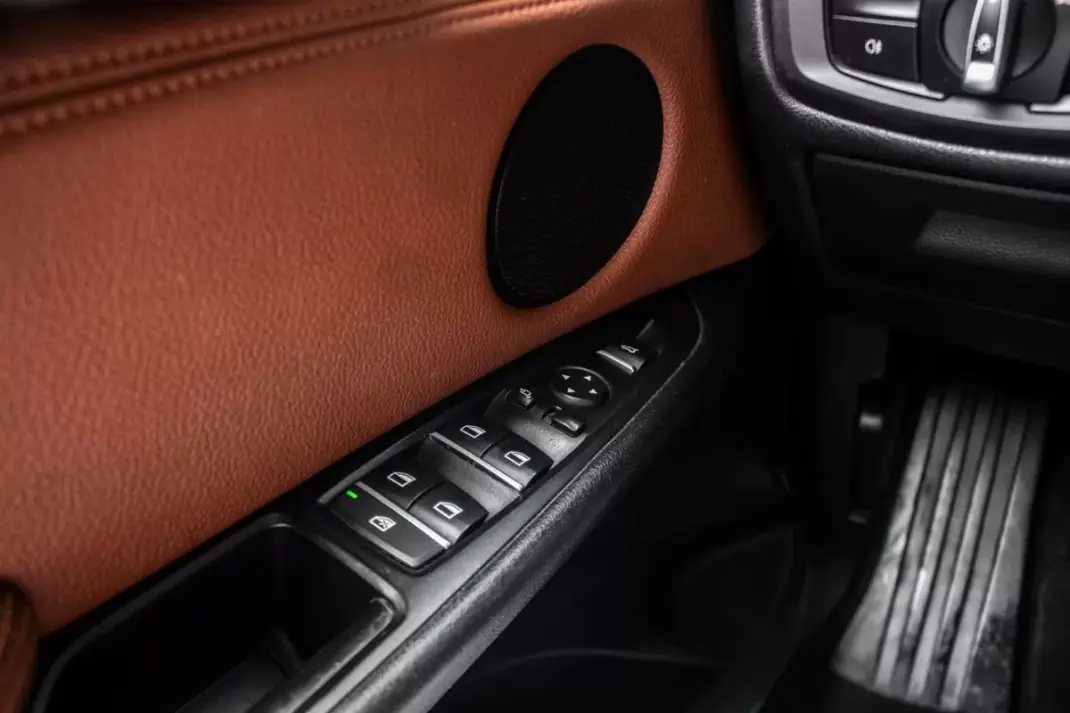 BMW X5 2015 - 27900 EUR, 170106 km - AUTO.MOTO.pt - 170106km - foto 19 de 44