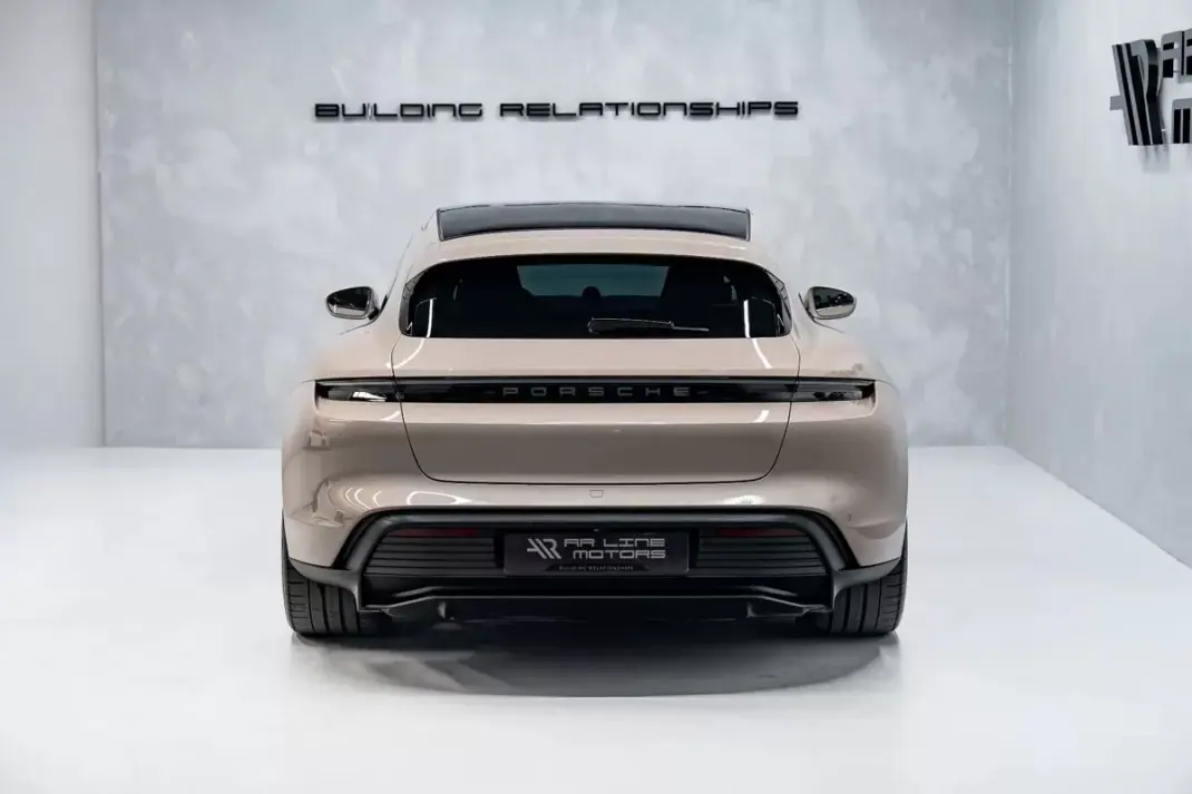 Porsche Taycan Sport Turismo 2023 - 76950 EUR, 24000 km - AUTO.MOTO.pt - 24000km - foto 11 de 60