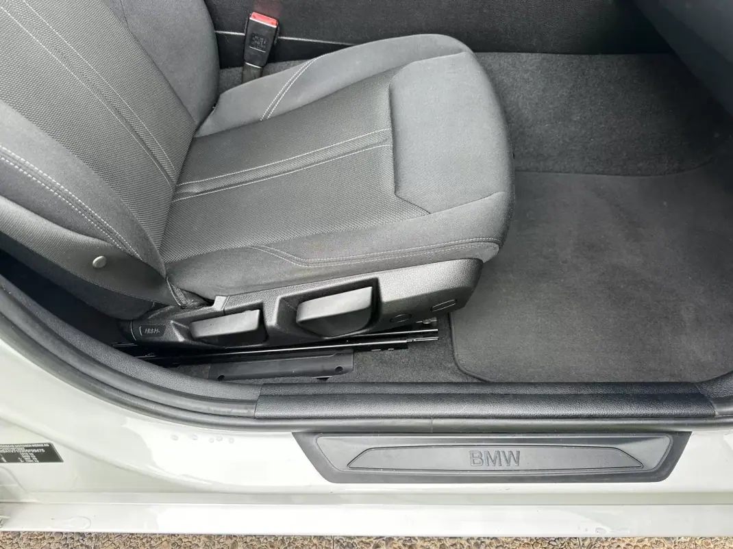 BMW 116 2016 - 17000 EUR, 220000 km - AUTO.MOTO.pt - 220000km - foto 49 de 51