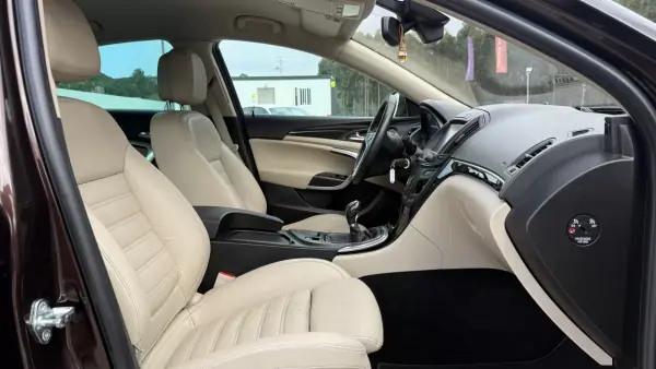 Opel Insignia 2016 - 12500 EUR, 164000 km - AUTO.MOTO.pt - 164000km - foto 46 de 61