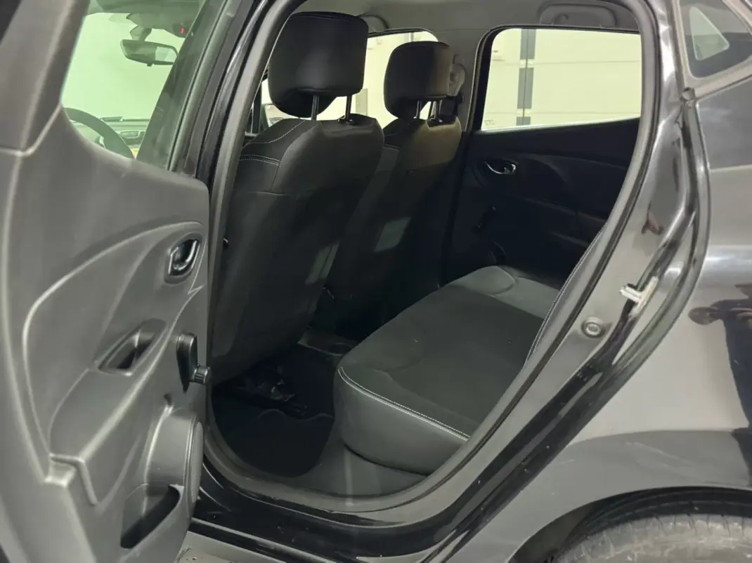Renault Clio 2012 - 5750 EUR, 228000 km - AUTO.MOTO.pt - 228000km - foto 35 de 44
