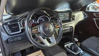 Kia XCeed 2022 - 17500 EUR, 75020 km - AUTO.MOTO.pt - 75020km - foto 14 de 25