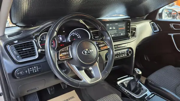 Kia XCeed 2022 - 17500 EUR, 75020 km - AUTO.MOTO.pt - 75020km - foto 14 de 25