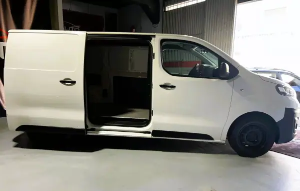 Opel Vivaro 2021 - 17000 EUR, 188500 km - AUTO.MOTO.pt - 188500km - foto 10 de 30