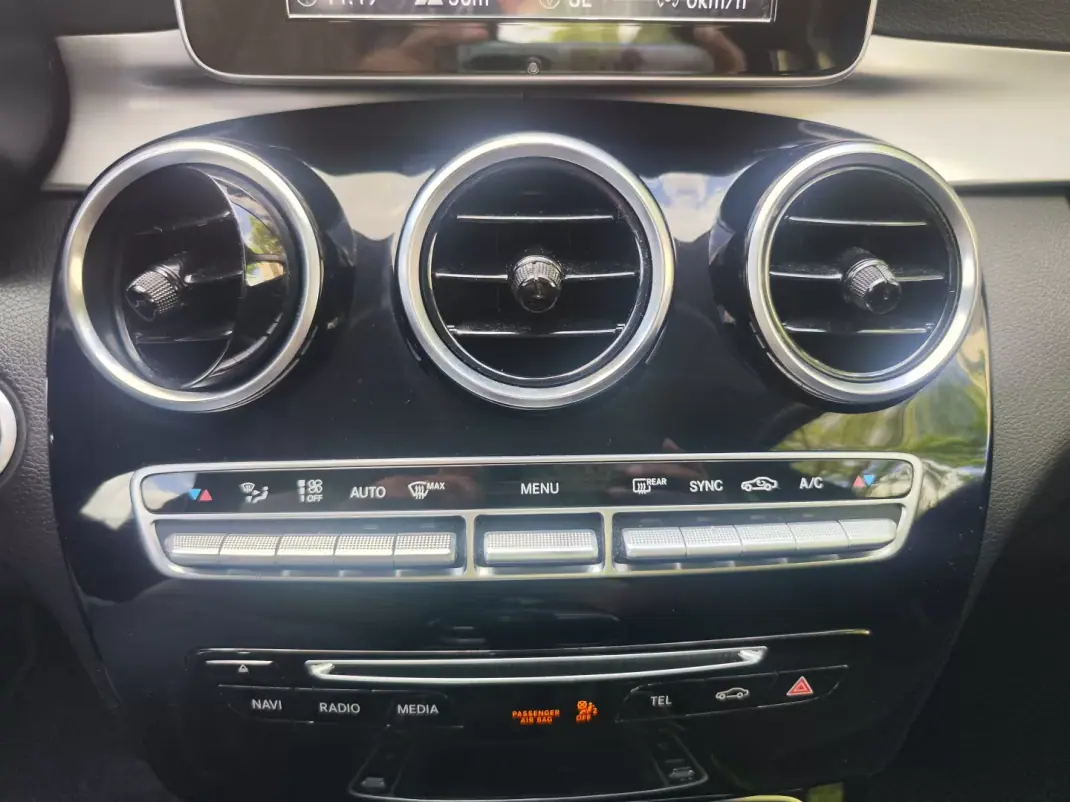 Mercedes-Benz C 200 2017 - 18980 EUR, 136500 km - AUTO.MOTO.pt - 136500km - foto 33 de 40