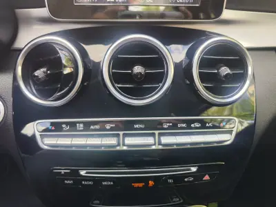 Mercedes-Benz C 200 2017 - 18980 EUR, 136500 km - AUTO.MOTO.pt - 136500km - foto 33 de 40
